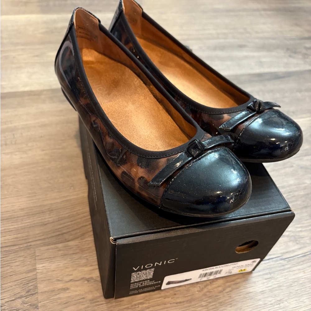 Vionic Amorie Flats black leopard 7.5 patent leather